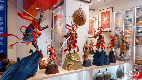 炒股配资网站来 中式潮玩再出IPO顶流, 冲破铜质文创天花板